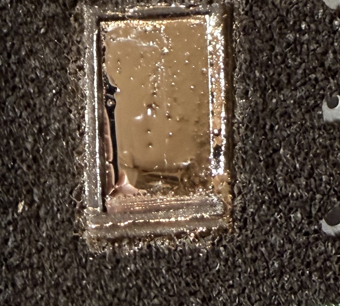 Vue rapprochée du métal liquide sur le processeur de PS5